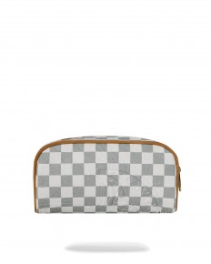 לצפייה במוצר קלמר / תיק איפור Sprayground דגם Grey Checker Embossed – שילוב משבצות וטקסטורת תלת-ממד